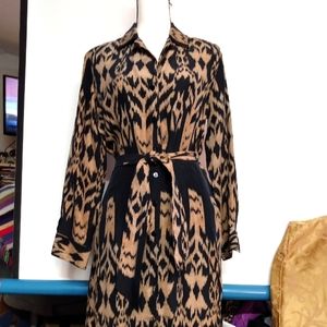 Trench coat style silk blouse..